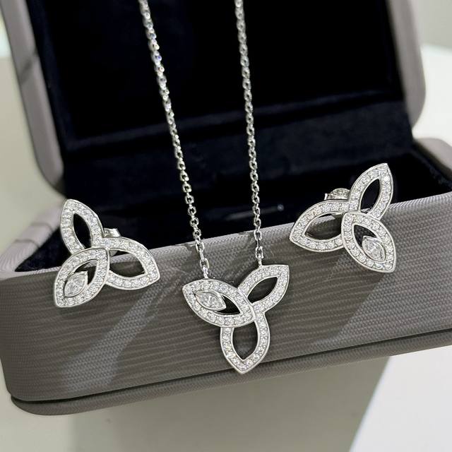 hw Hollow Clover Set Super Fine Craftsmanship Imported Materials Inlaid With