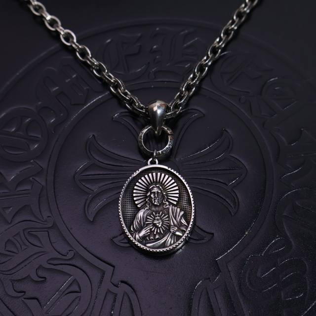 Hot-Selling Recommendation Chrome Hearts Necklace Letter Chain Is Very Cool. The