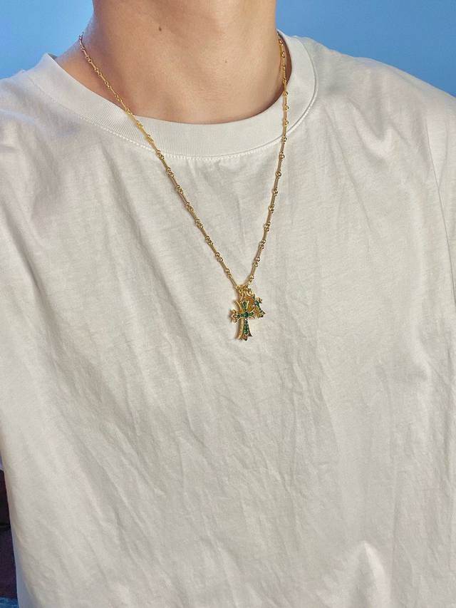 Chrome Hearts Distressed Emerald Diamond Cross Necklace Unique Style Design Clas