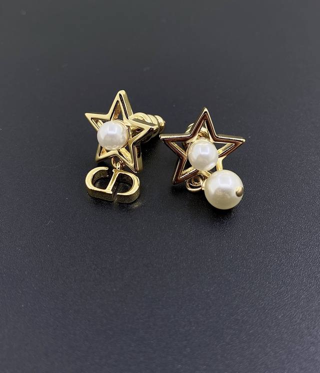 daor Latest Hollow Five-Pointed Star Earrings Consistent Zp Brass Material