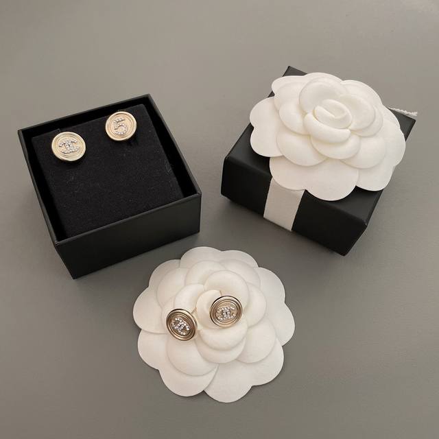 We Produce The Fragrant Gold Coin Earrings Z 0. Too Exquisite. The Logo Is Match
