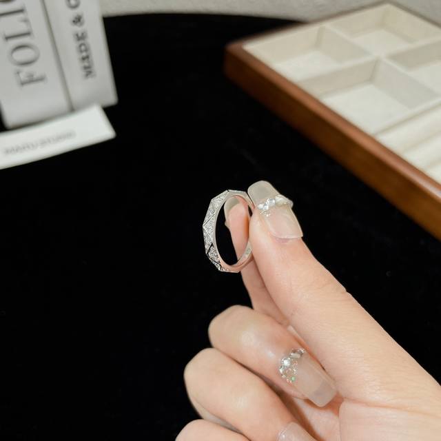 The Only Graff Signature Wedding Ring In The World. This Is A Niche And Beautifu