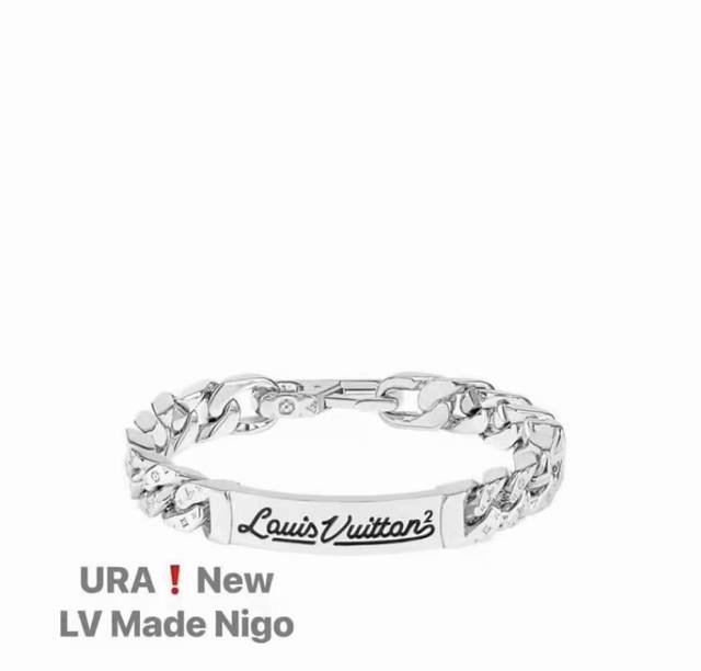 Donkey's New Bracelet
