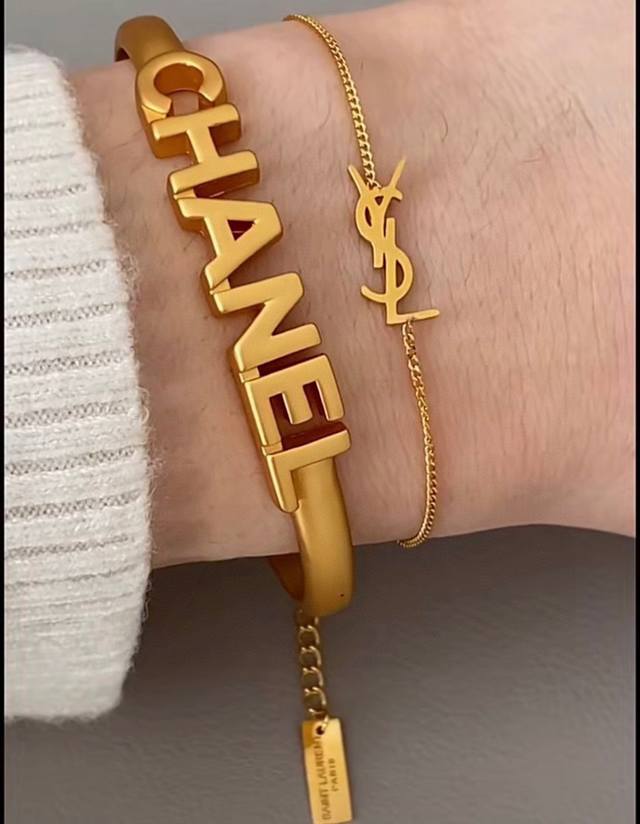 New Chanel Second-Hand Bracelet Chanel's Styles Really Need No Introduction. Eac
