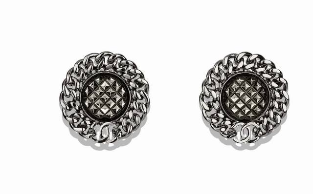 chanel Gun Black Retro Round Earrings Black Chain Outer Ring Embellished With