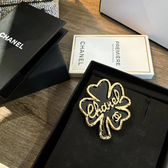 chanel. Palace Style Four-Leaf Clover Enamel Brooch Your Lucky Four-Leaf Clov