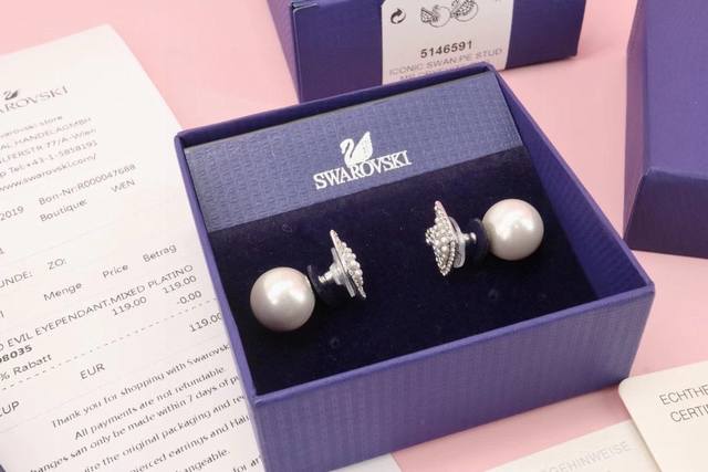 Swarovski Pearl Swan Earrings This Pair Of Earrings Is Made Of Ultra-Fine White