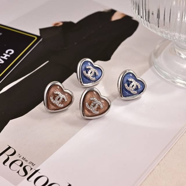 Earrings Zp Version Chanel Earrings Are Elegant And Generous. The Exquisite Desi