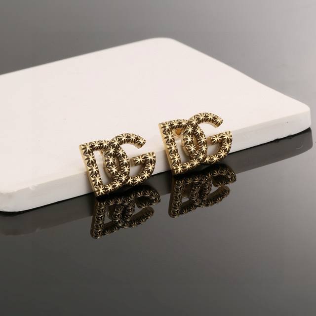 d&G Dolce & Gabbana Dg Logo Pendant Earrings Add A Touch Of Elegance To Your