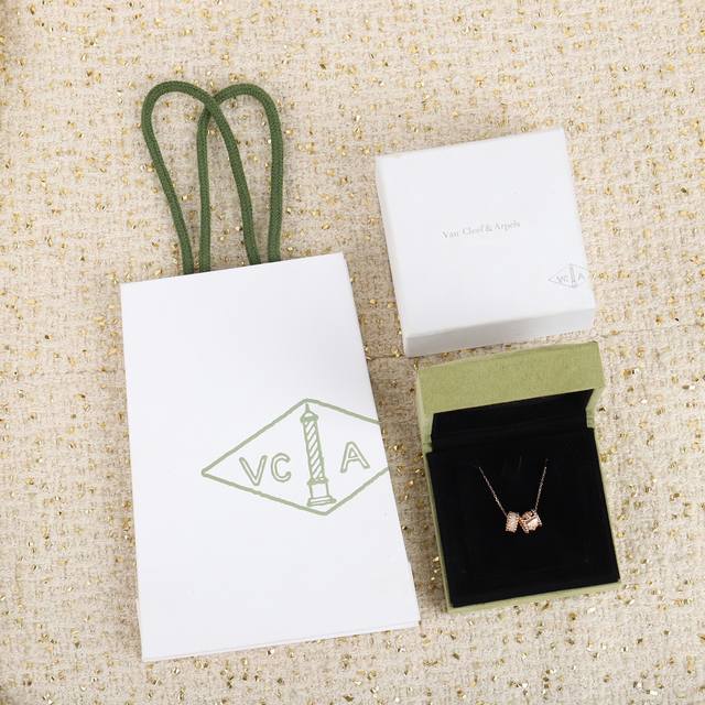 Our Kaleidoscope Perlee Necklace Can Be Customized With 18K Real Gold And Real D