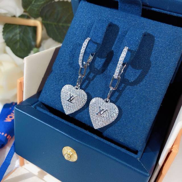 Snap Up The Hot-Selling Luxury Louis Vuitton Lv Earrings Hot-Selling Model Elect
