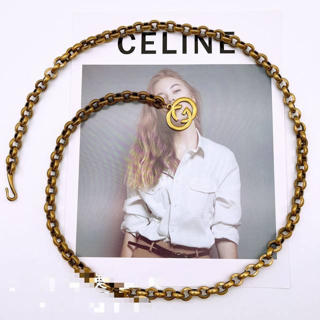 Gucci's Latest Retro Style Solid Metal Waist Chain Versatile Bronze Letter Penda