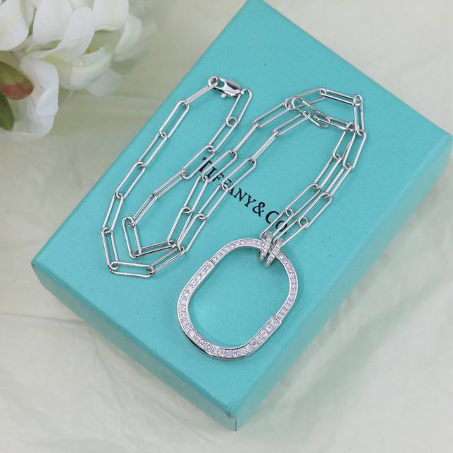 tiffany Tiffany's New Necklace Tiffany Lock Rose Co-Branded Series The Glitte