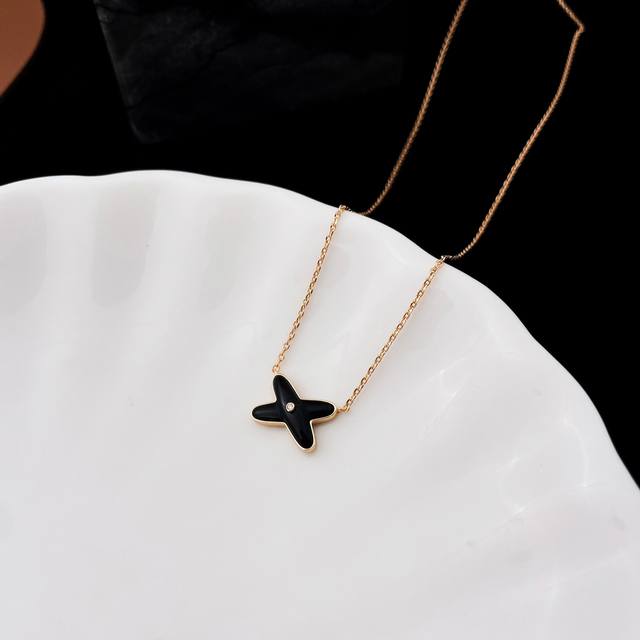 p Price The Super Beautiful Liens Necklace Cross Necklace Has Been Very Popul