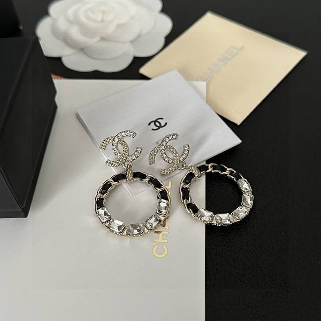 zp Chanel Swarovski Crystal Leather String Hoop Letter Earrings High-End Orig