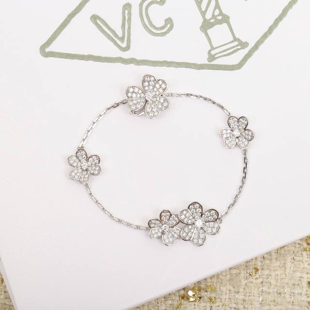 We Produce Three-Leaf Clover Five-Flower Full Diamond Bracelet Zp 000+ Can Be Cu