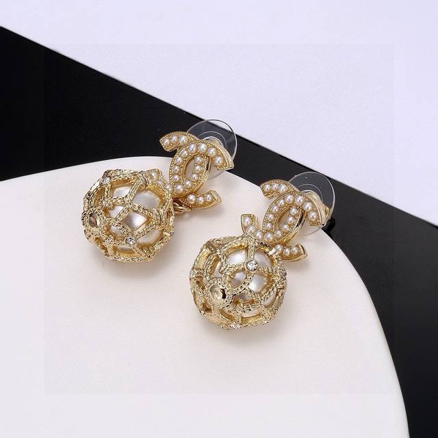 chanel Xiaoxiang's New Egyptian Series Double C Earrings For Early Summer Are