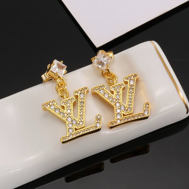 Seiko Version Louis Vuitton Earrings Are Made With Exquisite Craftsmanship To Cr