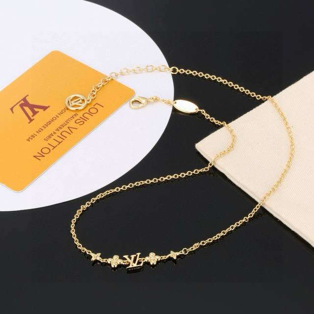 Louis Vuitton Letter Necklace Inherits Exquisite Craftsmanship And Polished Colo