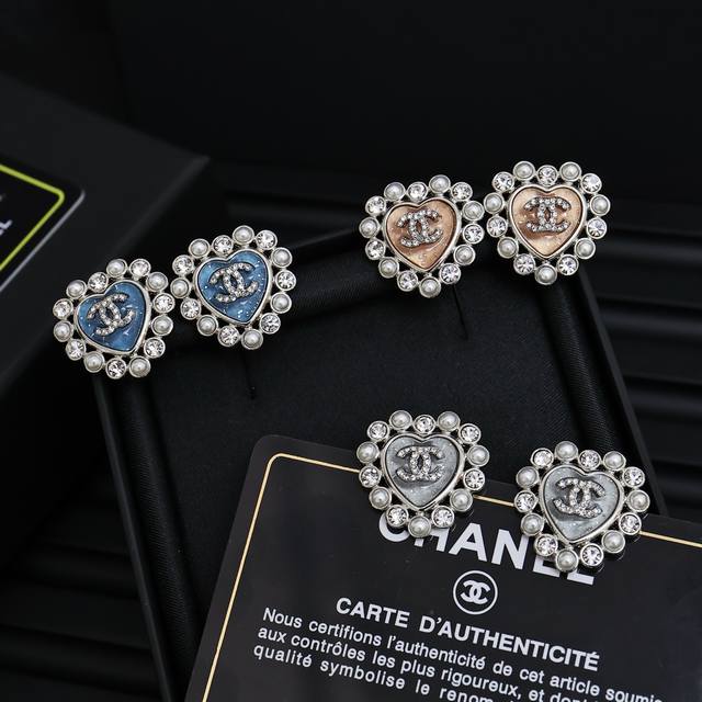 chanel25P Popular Love Earrings This Season Is A Beautiful Color Combination