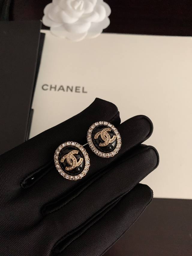 ch*Nel Oval Diamond Earrings Consistent With Zp Material