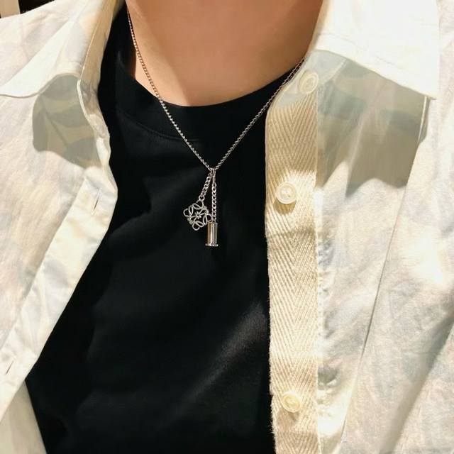 The Design Of The New Loewe Letter Necklace Is Really Amazing And Very Artistic.