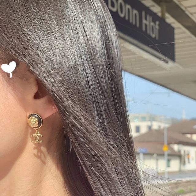 No.Xed0036 Upper Ear Camellia Earrings