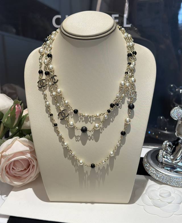 No.Xxl0834 A Must-Have For Sweet And Cool Girls Chanel Black Pearl Black And Whi