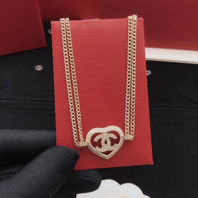 No.Xxl0327 Ch*Nel Latest Double-Layer Love Necklace Consistent Zp Brass Material
