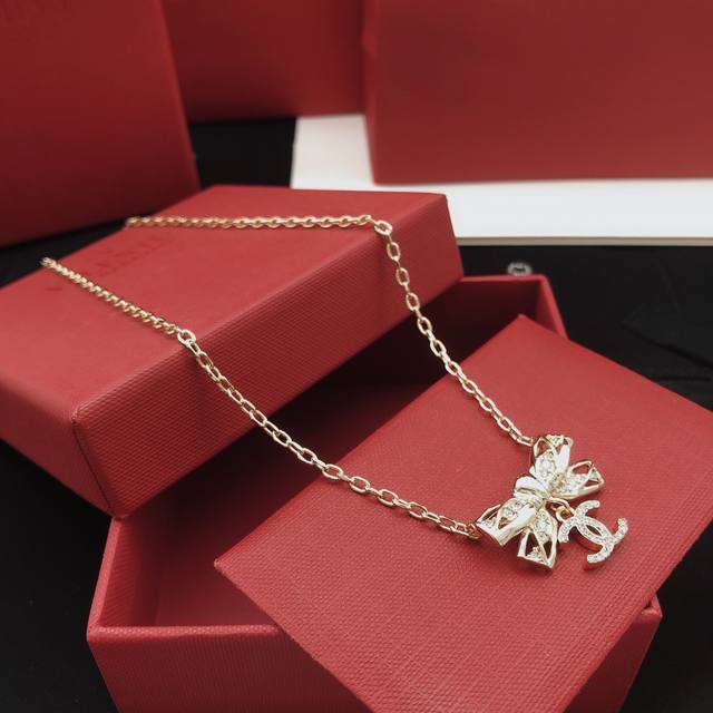 No.Xxl0020 Ch*Nel Latest Bow Necklace Consistent Zp Brass Material
