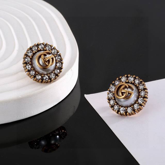 There Is A Kind Of Beauty Called Gucci Gucci Double G Earrings Counter Material