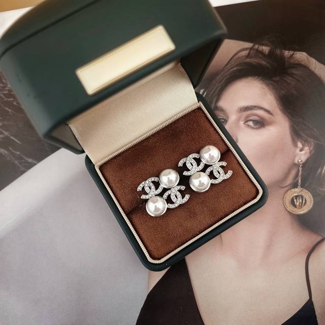 z Chanel Earrings Are Elegant And Generous. They Are Exquisitely Designed And