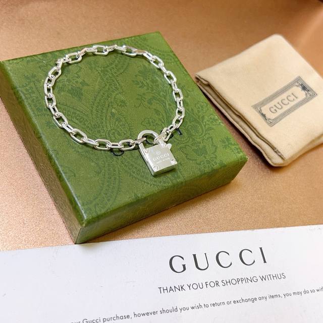 The Latest Bracelet Is Exclusive And High Quality. The Latest Classic Style Of G