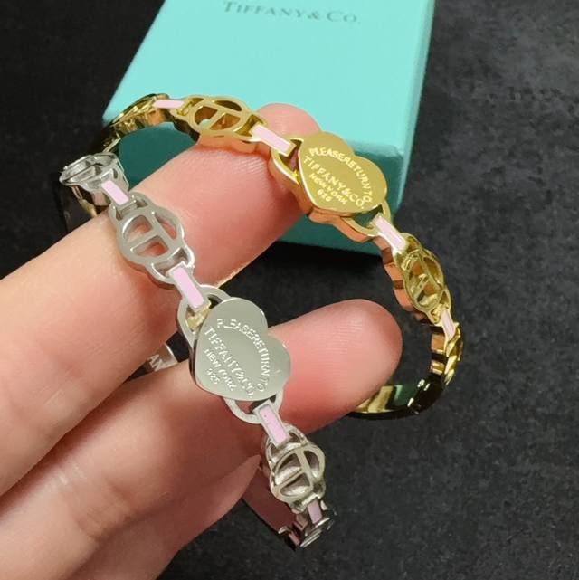 New Product Tiffany&Co. Diamond Heart Bracelets. Many Celebrities And Internet C