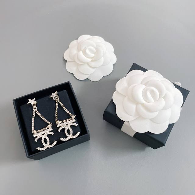 We Produce The Fragrant Star Hanging Double C Earrings Zp6200. Fairy-Level Beaut