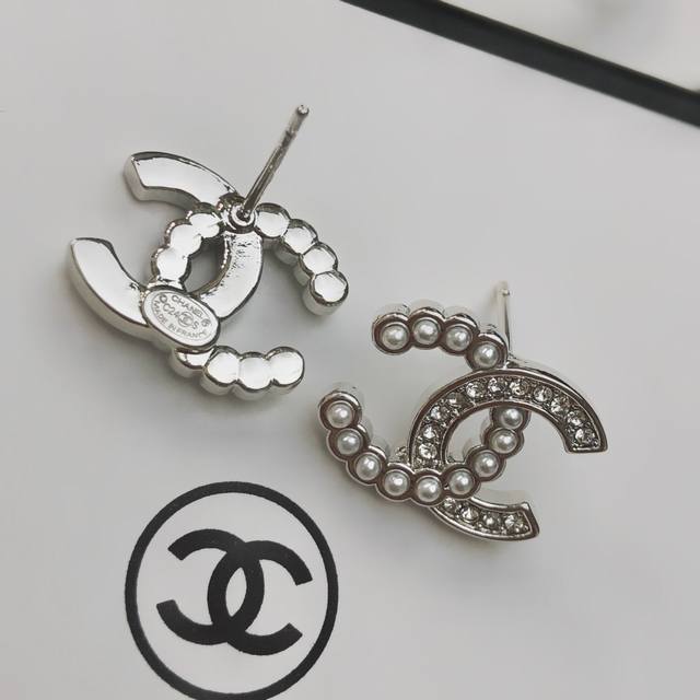 chanel Chanel's New Chanel Earrings Are Fashionable Accessories. Good Style I