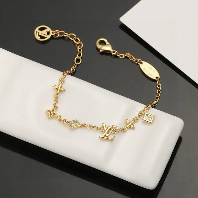 Louis Vuitton Letter Bracelet Inherits Exquisite Craftsmanship And Polished Colo
