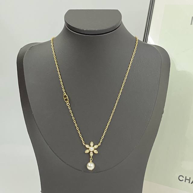 dior Necklace Hot-Selling Model, Hot New Arrival Dior Gold Rhinestone Sunflow