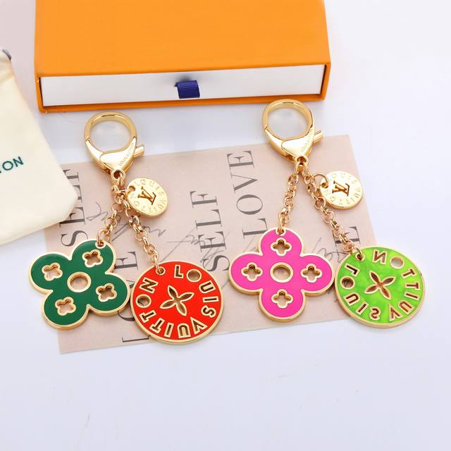Donkey's New Color Keychain Pendant Louis Vuitton Round Hollow Logo Flower Desig