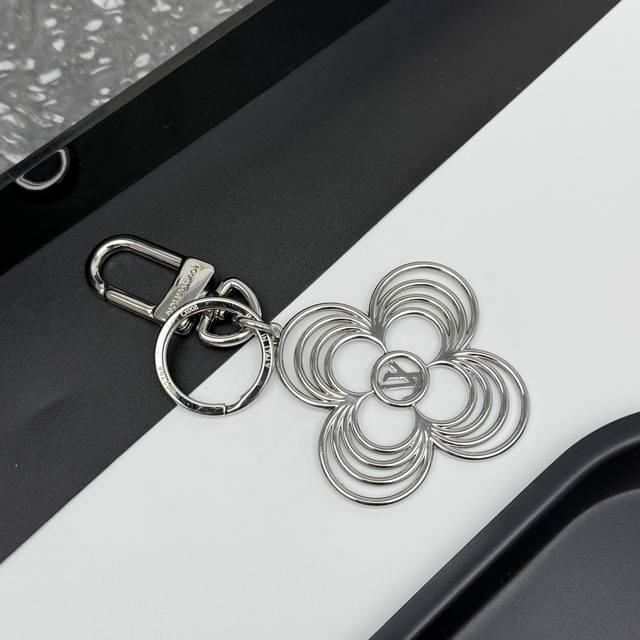 lv Breeze Keychain Interprets The Floral Configuration In A Gentle Style. It