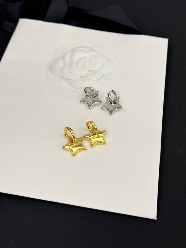 miumiu Latest Five-Pointed Star Earrings Star Consistent Z Batch Brass Materi