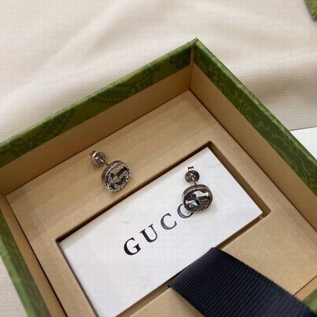 gucci Gucci Double G Hollow Retro Earrings