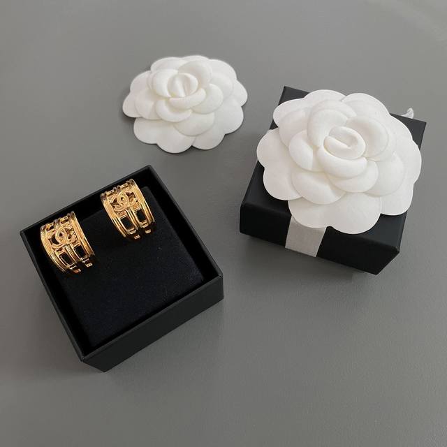 We Produce Fragrant Vintage Braided Curved Earrings. I Highly Recommend The Ch N