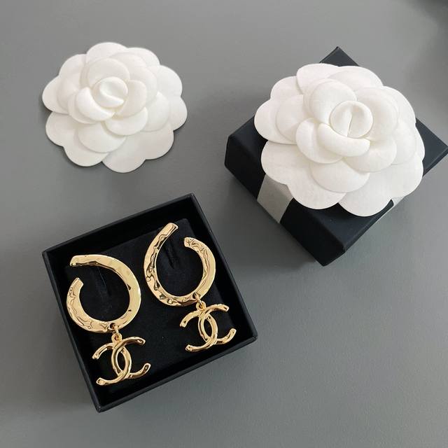 We Produce The Fragrant Gold Hook Hanging C Earrings Zp4500. This Absolute Treas