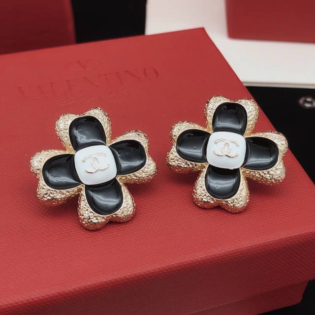 No.Xed0690 Ch*Nel Latest Black Camellia Earrings Consistent With Z Batch Brass M