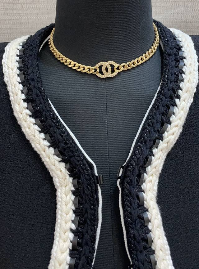 No.Xxl0050 Rhinestone Ring Necklace Chanel Double Texture Chain Vtg Gold Series