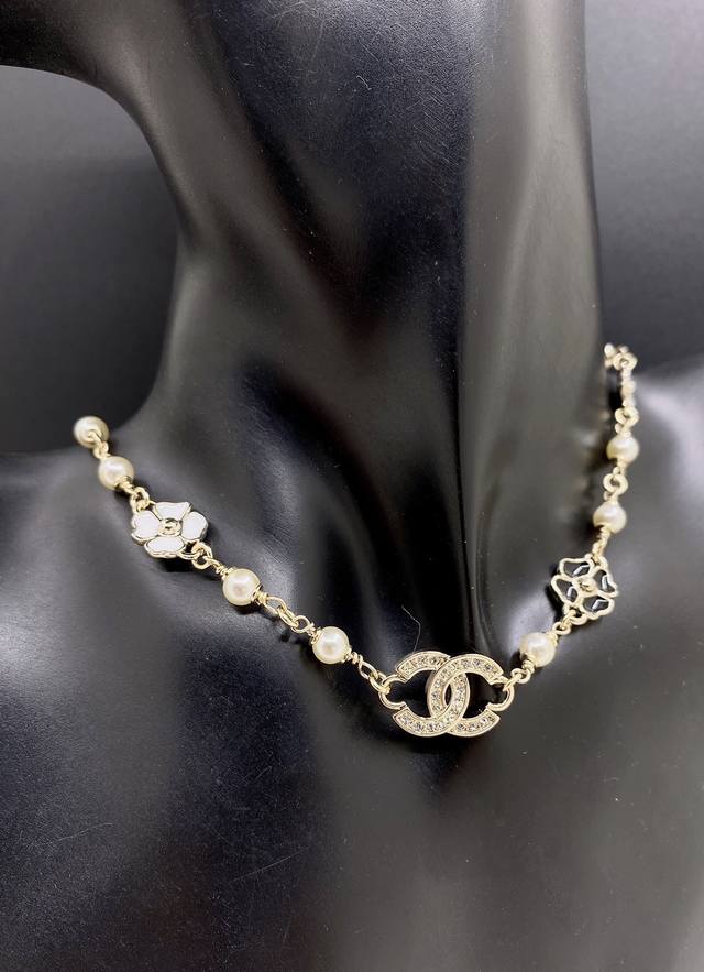 chanel Latest Black And White Flower Necklace Consistent With Z Batch Brass M
