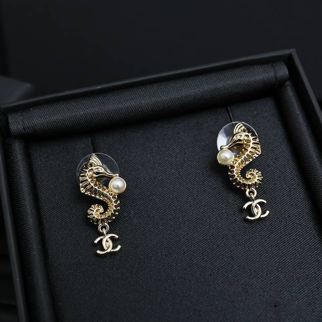 cchanel25C Early Spring Series Seahorse Earrings The Dream Ocean Series Is Qu