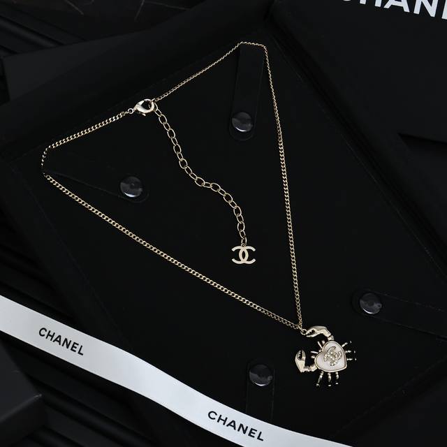 25 Ocean Series Crab Necklace Chanel's Creativity Is Endless. The Cute Crab H