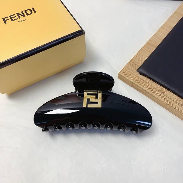 fendi Fendi Fendi Grabber New Titanium Steel Logo Grabber Temperament Versati